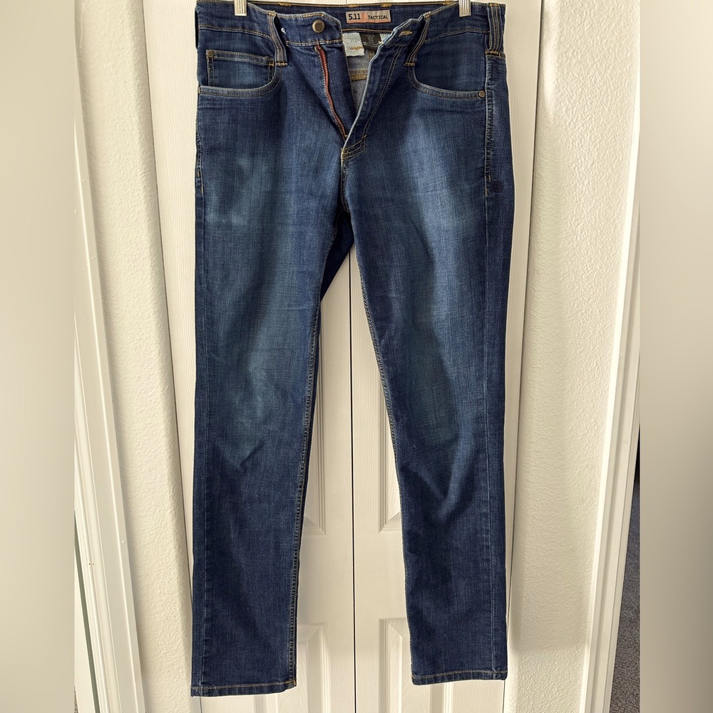 Men’s 511 defender flex slim pant. Size 32 x 34.